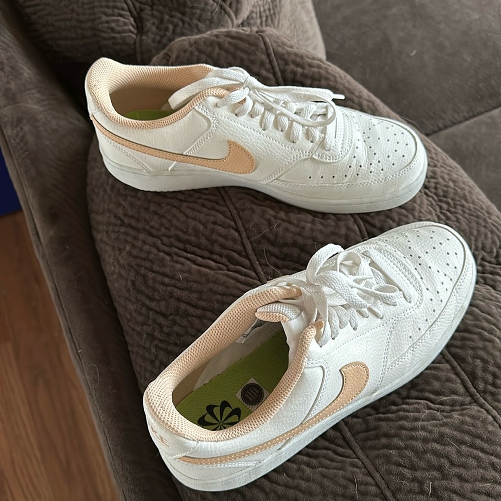 Nike tennis sneakers